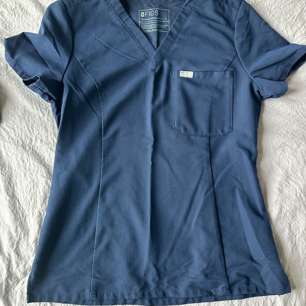 Figs Women's Navy Blue Slim Scrub Top